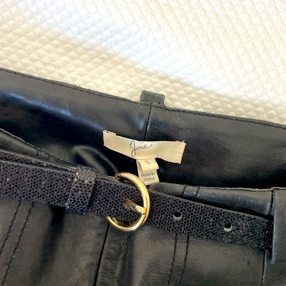 Black leather Mini Skirt w/ Belt - Picture 5 of 6